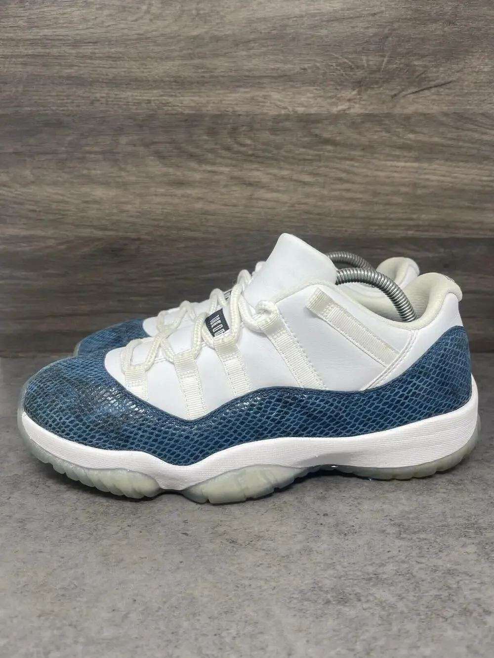 Air Jordan 11 Low Navy Snakeskin Mens Size 9.5 Blue White Lot CD6846-102
